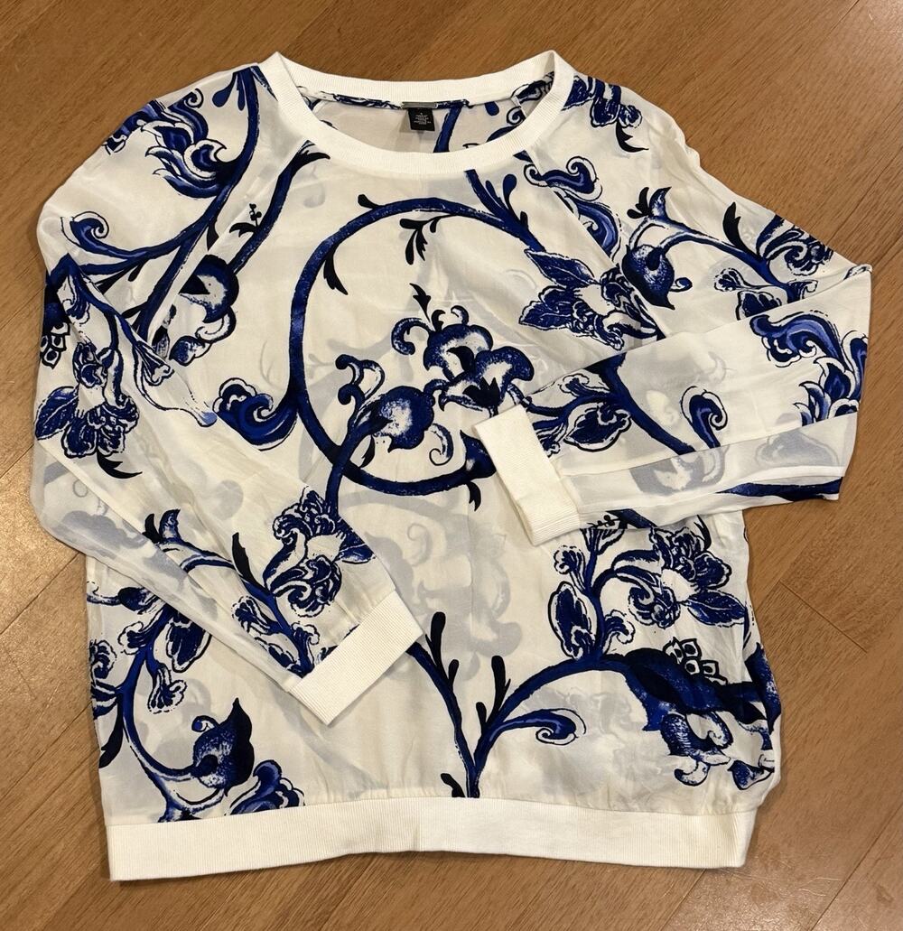 BLACK LABEL by Chicos Size 1 Blue White Chinoiserie Floral Sheer Blouse Sweater